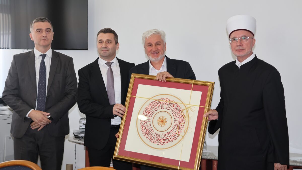 U penziju ispraćen Mehmedalija Čandić, pomoćnik direktora za učenički dom u Behram-begovoj medresi