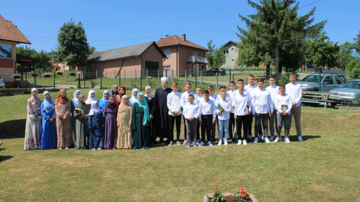 Živinice: U džematu Lukavica Donja proučena hatma za mektebske polaznike