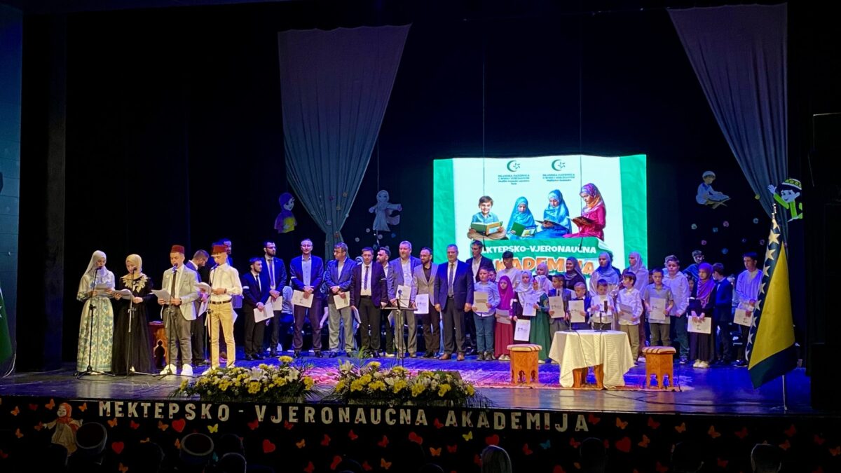 Mektepsko-vjeronaučna akademija u Tuzli: Smotra znanja i dobrih rezultata