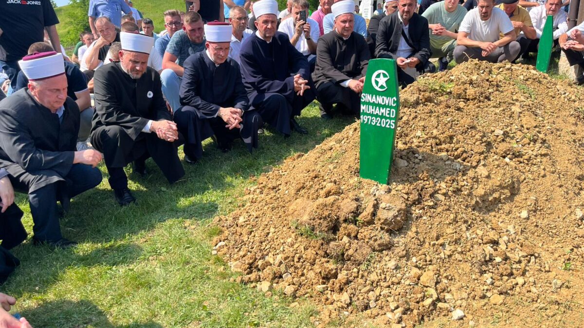 U Gračanici klanjana dženaza Muhamed-ef. Sinanoviću