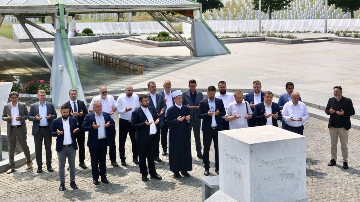 Posjeta šehidskom mezarju i Memorijalnom centru Srebrenica