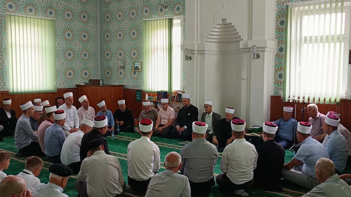 Gračanica: Proučena hatma-dova pred dušu Muhamed-ef. Sinanovića