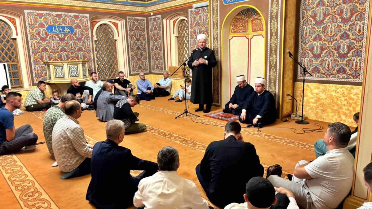 Tuzla: U Behram-begovoj džamiji održano prvo predavanje “Muhammed, a.s., naš uzor i učitelj”