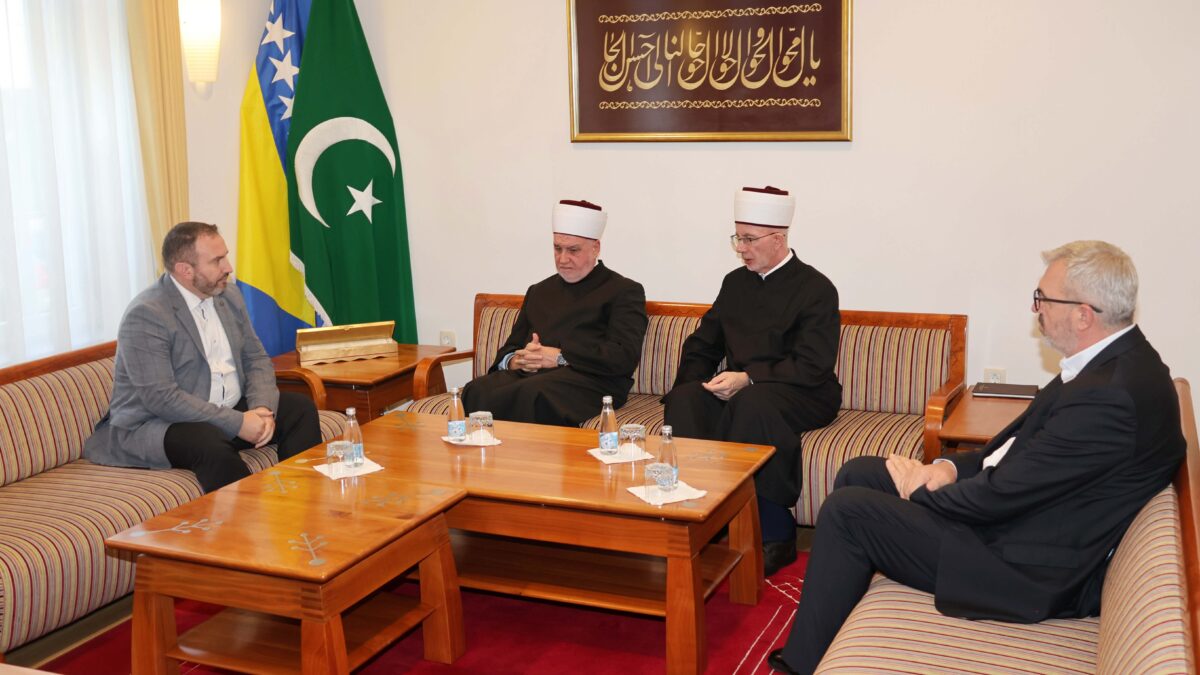 Reisul-ulema Kavazović u Tuzli: Dijelimo bol porodica koje su izgubile svoje najbliže