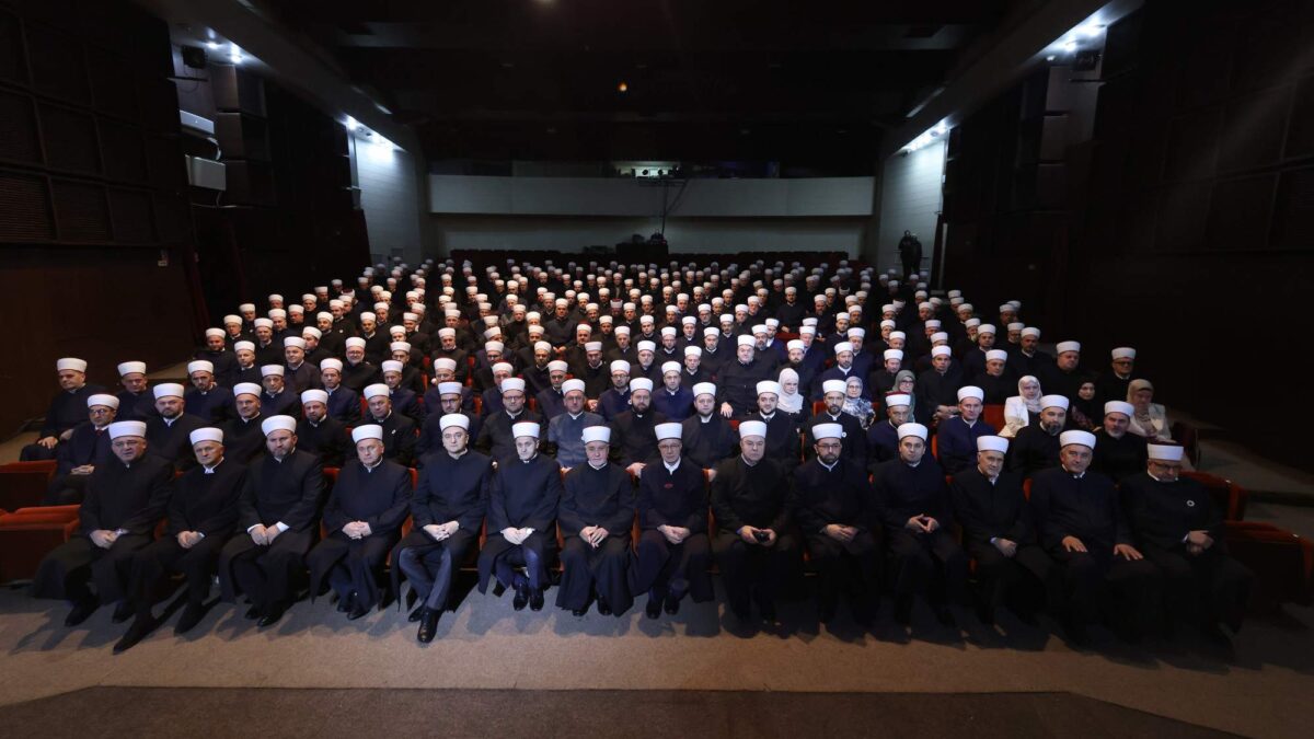 Reisul-ulema dodijelio murasele imamima i muderrisima Muftijstva tuzlanskog: Posvećenost, vjersko znanje i moral su neodvojive komponente