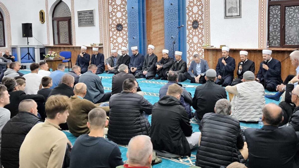 Vlasenica: Održana druga večer Kur’ana u Hajrija džamiji