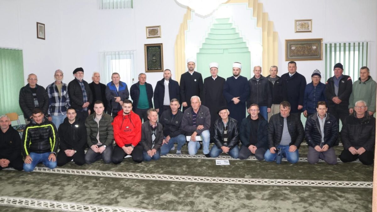 U okviru tridesete godišnjice Genocida muftija Fazlović boravio u srebreničkim džematima Potočari i Dobrak