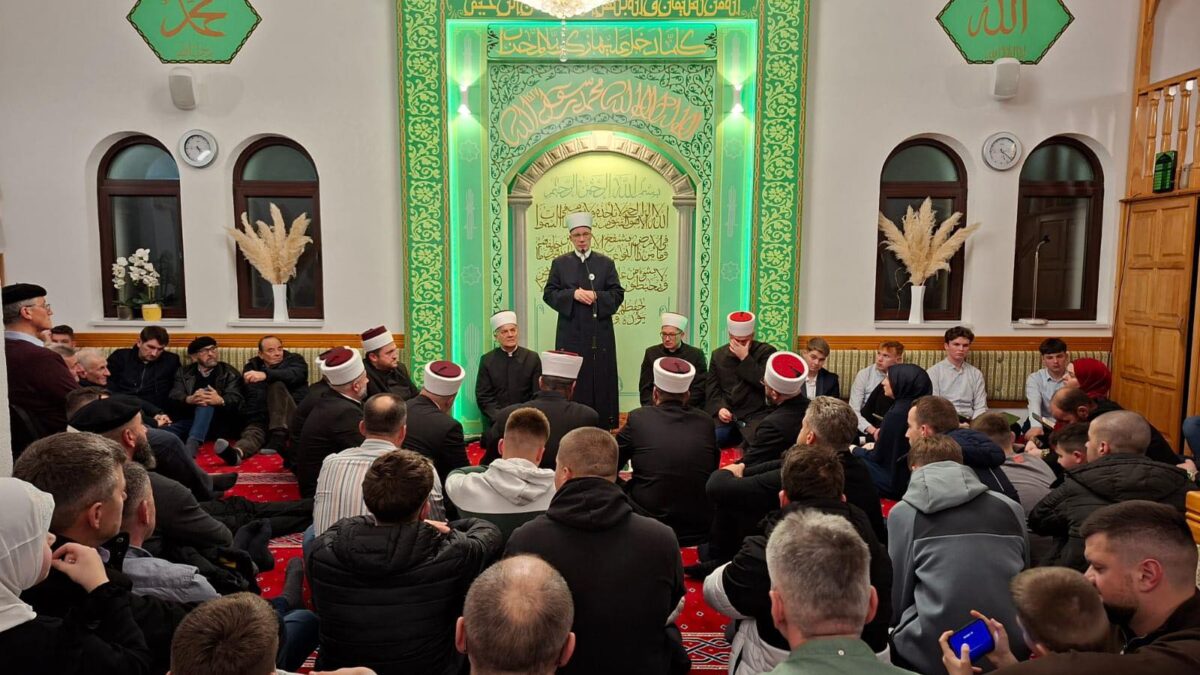 Muftija Fazlović prisustvovao večeri Kur'ana i vakifa u džematu Hanifići-Čirkino Brdo (Medžlis Kotor Varoš)
