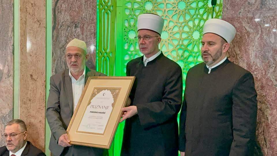 Devetnaesta Večer Kur'ana u Tuzli: Priznanje za doprinos izučavanju Kur'ana i kur'anskih nauka porodici hafiza Salih-ef. Haušića