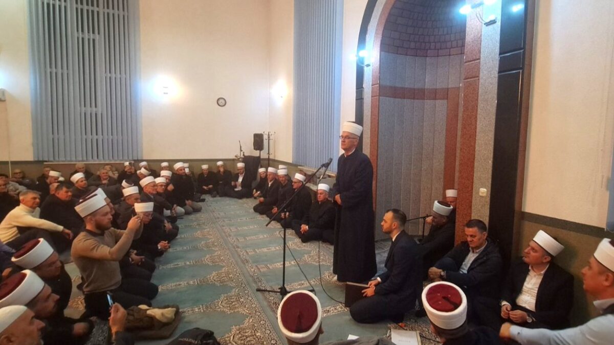 Gračanica: U Džematu Džakule upriličen program povodom ispraćaja u penziju Dževada-ef. Musića