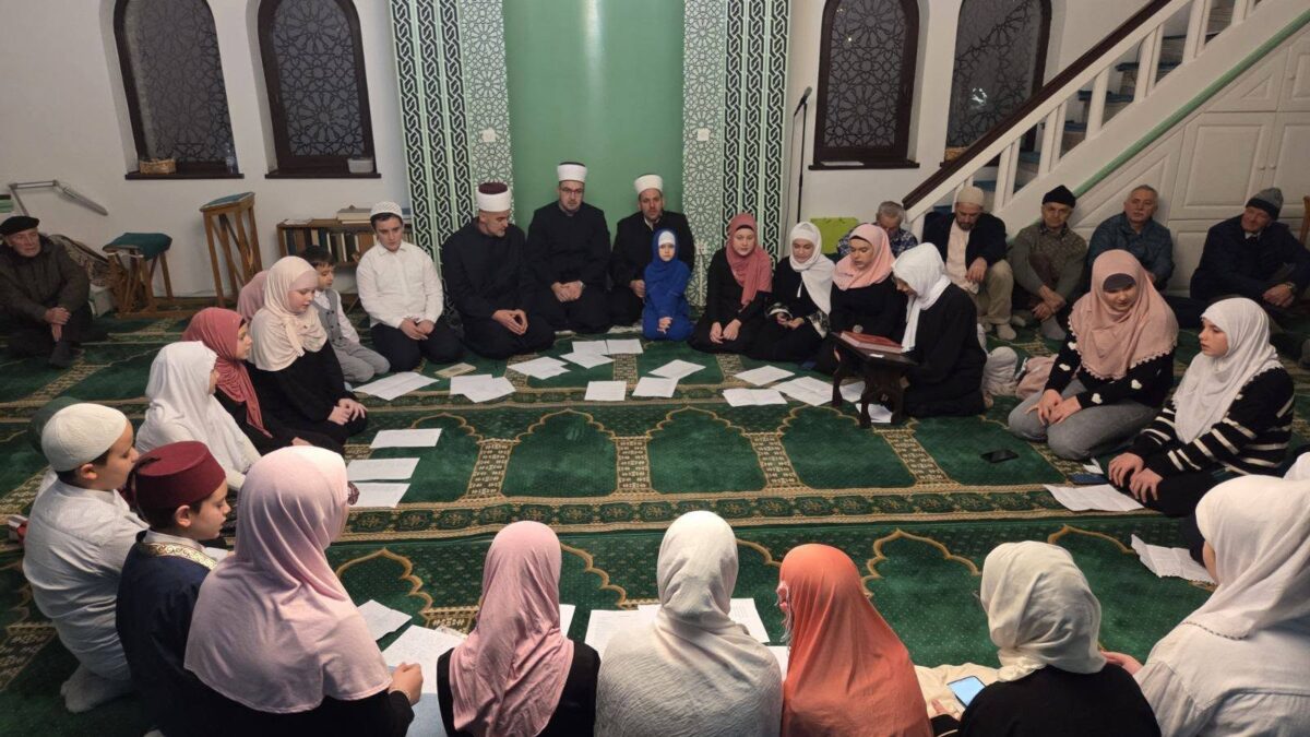 Gornja Tuzla: Lejletul-miradž prigodnim programom obilježen u Hadži Iskender džamiji