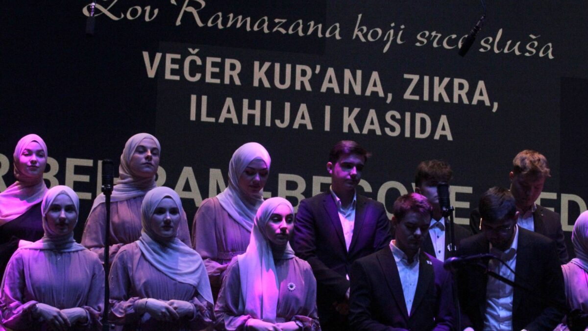 „Zov Ramazana koji srce sluša“: U Tuzli održana Večer Kur’ana, zikra, ilahija i kasida